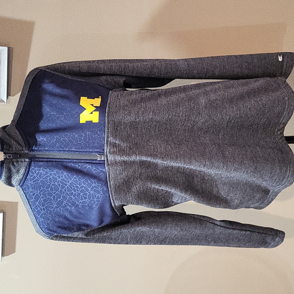 Colosseum University Of Michigan Hoodie - Picture 6 of 11
